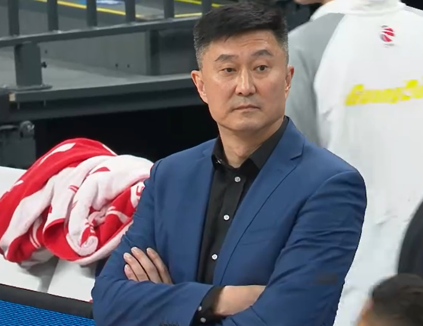 北京单场官网-输上海40分！杜锋有4个败笔，是广东队输球的主要因素